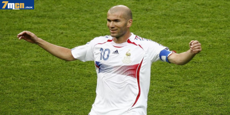 Zidane - tiền vệ hay nhất thế giới mọi thời đại mà Real Madrid sở hữu Zidane - tiền vệ hay nhất thế giới mọi thời đại mà Real Madrid sở hữu