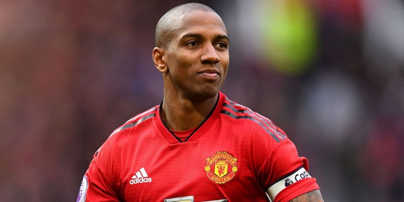 Ashley Young Là cầu thủ ăn vạ nhất thế giới Ashley Young Là cầu thủ ăn vạ nhất thế giới